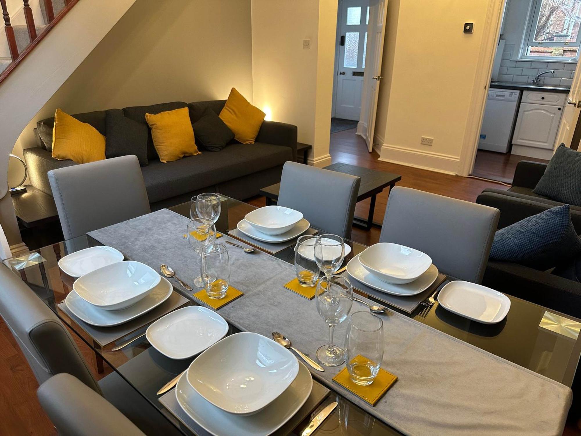 Hyde Brewery House - 2 Bedroom House With Parking Уинчестър Екстериор снимка